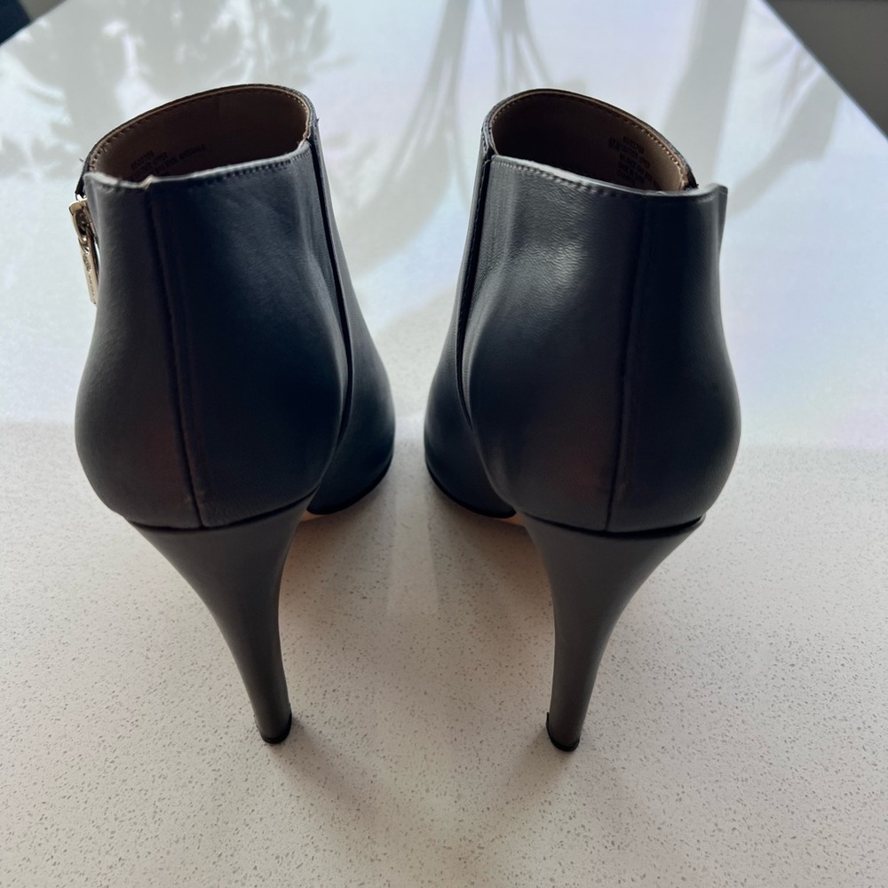 Isolá Madras Mauve Grey Heels (9.5) - Picture 3 of 4
